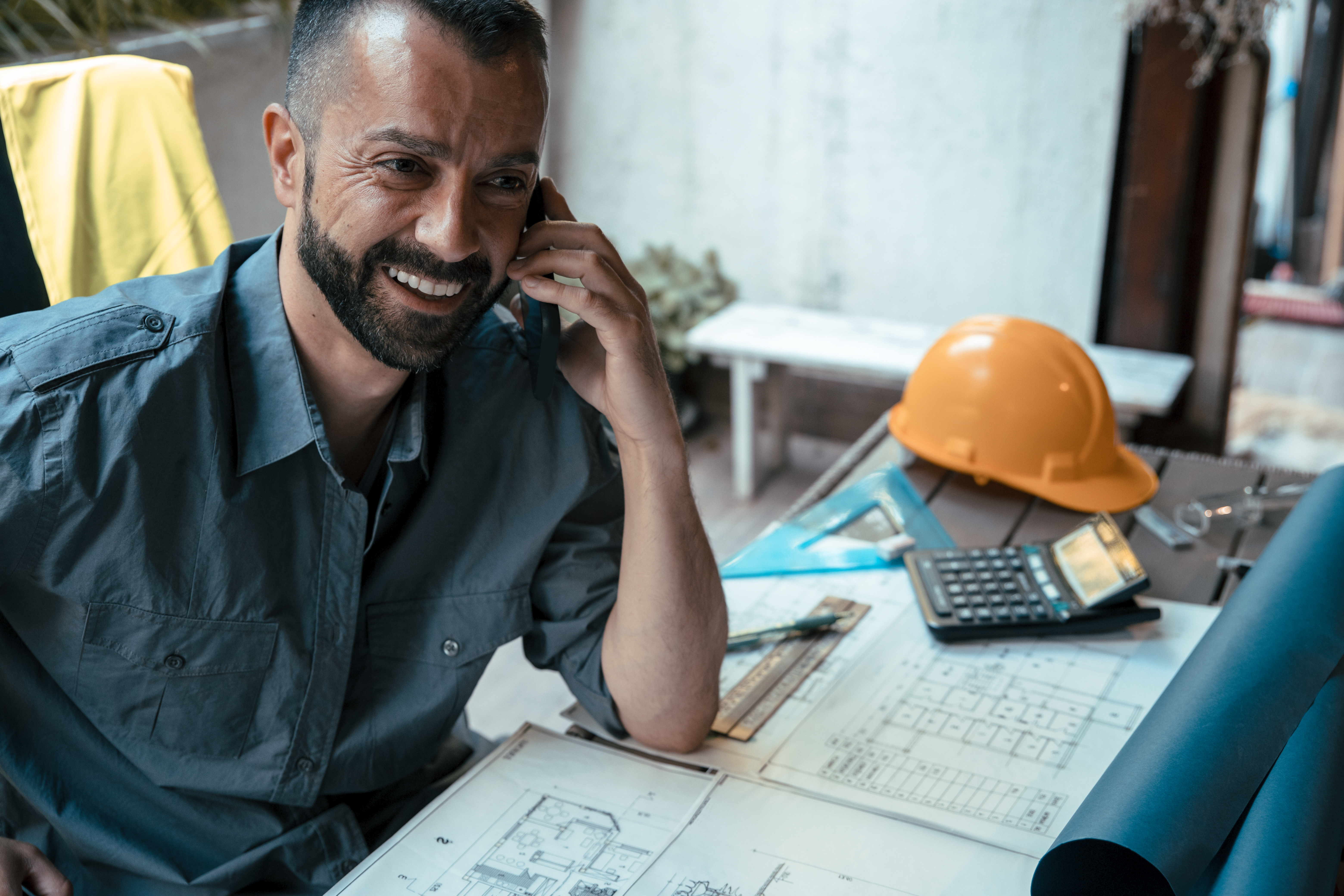 1099 contractor talking on the phone